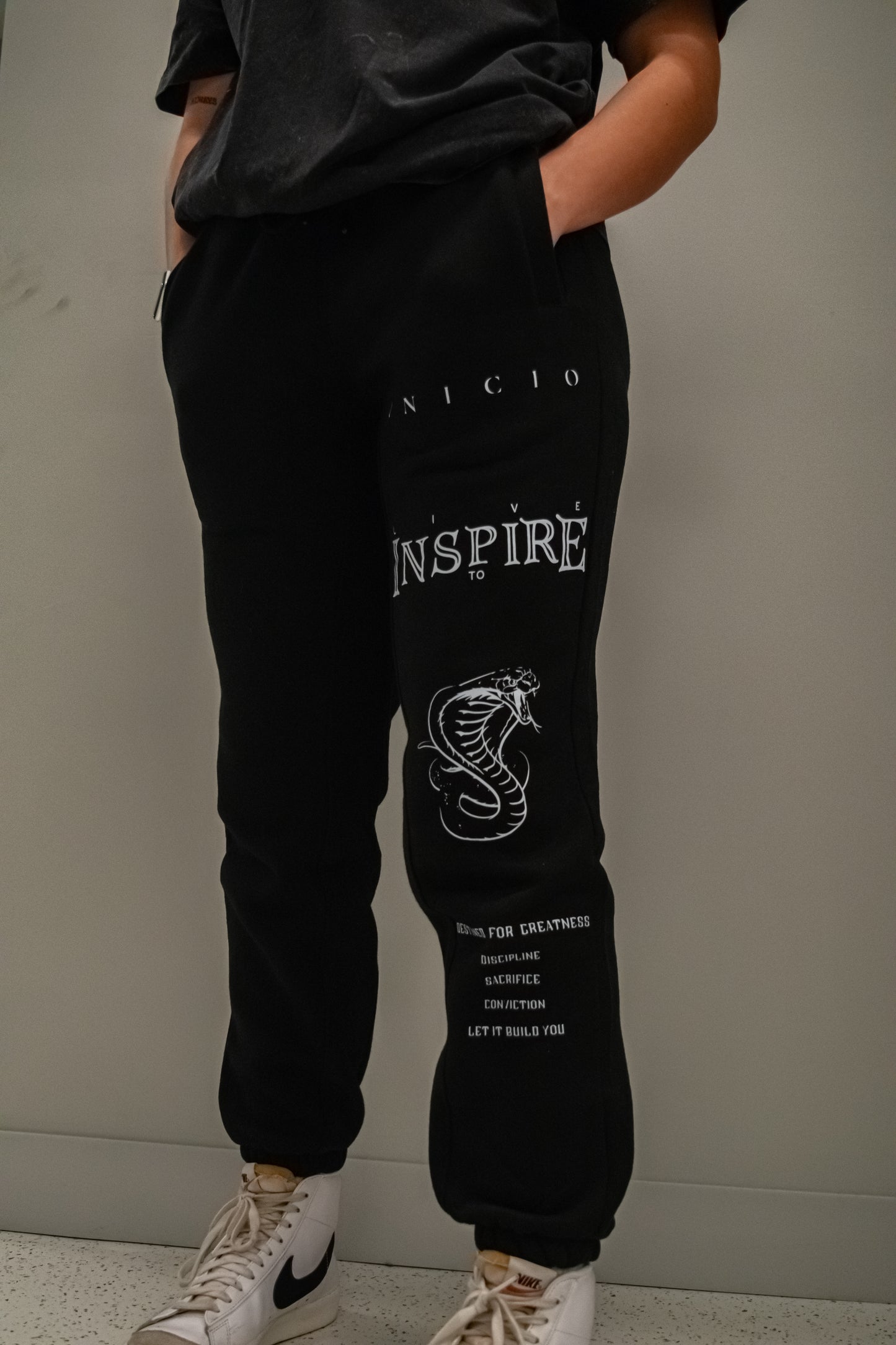 LIVE TO INSPIRE - Joggers White